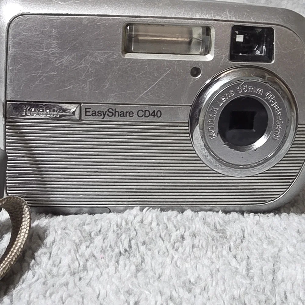 Kodak EasyShare CD40 4.0MP Digital Camera Silver Works